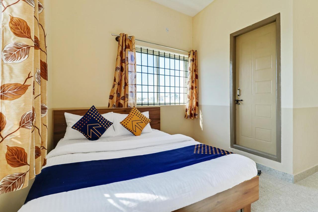 Spot On 76940 Sri Annapoorneshwari Residency Boarding & Lodging Hotel Хасан Екстериор снимка