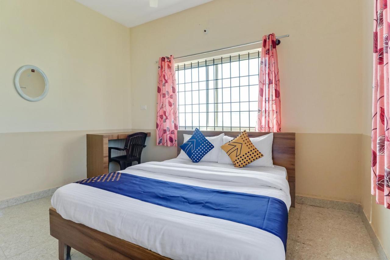 Spot On 76940 Sri Annapoorneshwari Residency Boarding & Lodging Hotel Хасан Екстериор снимка