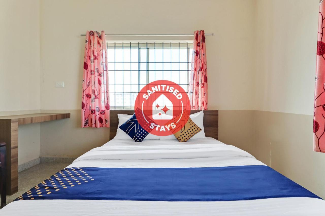 Spot On 76940 Sri Annapoorneshwari Residency Boarding & Lodging Hotel Хасан Екстериор снимка
