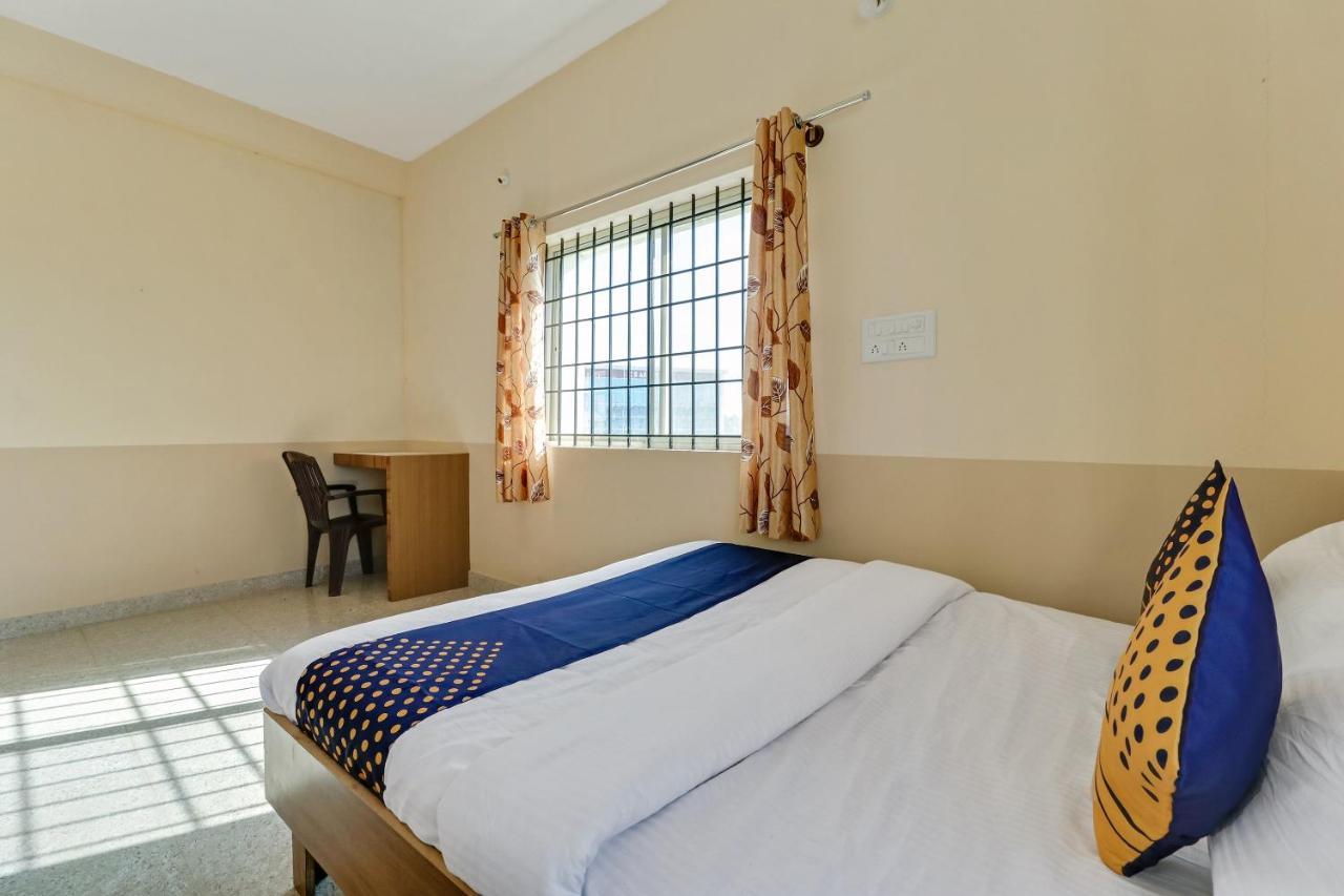 Spot On 76940 Sri Annapoorneshwari Residency Boarding & Lodging Hotel Хасан Екстериор снимка